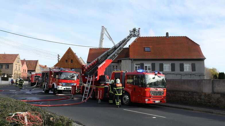 Kameraden der Freiwilligen Feuerwehren Coswig, Weinböhla und Meißen waren im Einsatz.