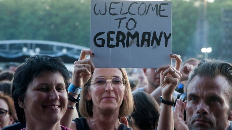 Fans begrüßten die Band auf der Festwiese in Leipzig. Am 7. Juni gastiert Depeche Mode in Dresden.