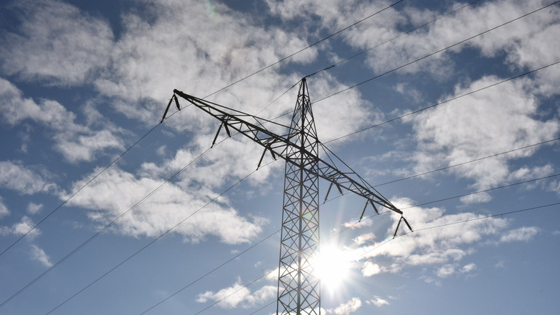 Die Monteure von MitnetzStrom sind auf der Suche nach der Ursache des Stromausfalls am Dienstagvormittag.