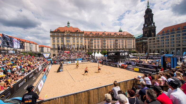 Das für Mitte Juni geplante Beachvolleyball-Turnier der deutschen Tour auf dem Dresdner Altmarkt fällt aus.