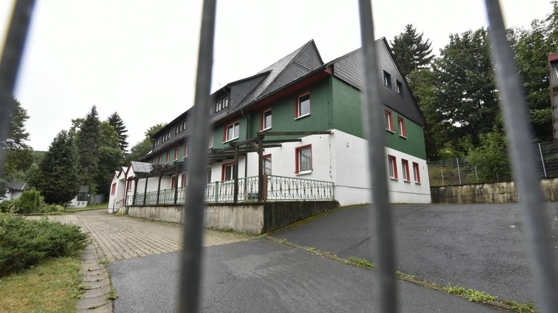 Seit rund zweieinhalb Jahren steht die Immobilie leer: das ehemalige Berghotel Schellhas in Geising.