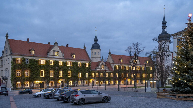 Blick aufs Rathaus in Riesa. Die Stadtverwaltung bleibt weiterhin erreichbar.