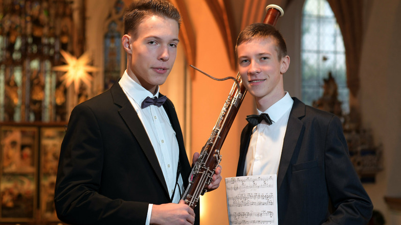 Philipp Hoffmann (r.), hier bei einem Konzert mit Johannes Lehle im vergangenen Jahr in der Nikolaikirche Döbeln, stellte sich jetzt der seltenen Oberstufenprüfung im Fach Klavier und erhielt die Note 1,0.