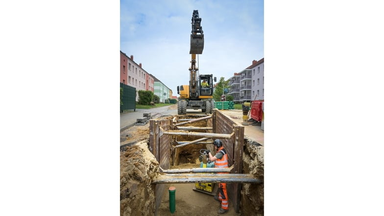 Voraussichtlich bis Oktober werden in der Döbelner Blumenstraße im zweiten Bauabschnitt rund 570 Meter der vorhandenen Mischwasserkanalisation erneuert.