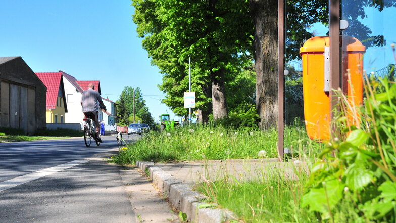 Die Bushaltestelle in Görzig. Richtung Großenhain geht es über Walda mit Baustellenfahrplan bis Juni.