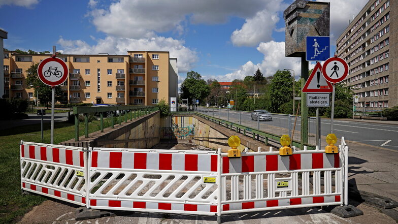 Kein Durchkommen: Der Fußgängertunnel an der Breitscheidstraße ist derzeit gesperrt.