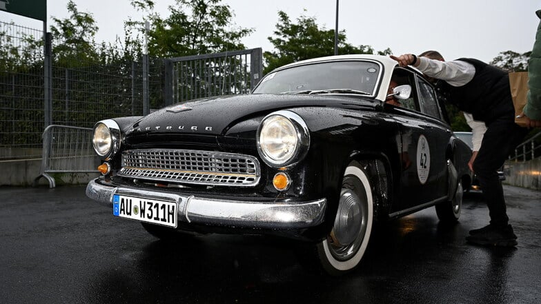 Wartburg 311, Baujahr 1962, mit Fahrer Gerd Zeeh und Beifahrerin Bettina Richter.