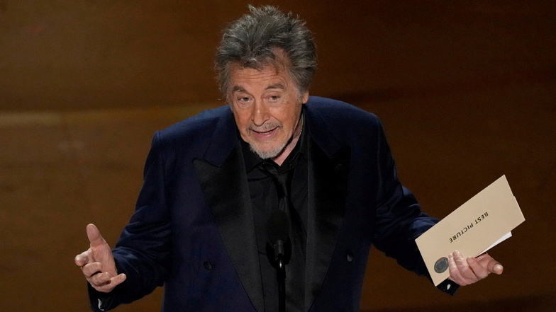 Anstatt die zehn als "Bester Film" nominierten Werke aufzulisten und anschließend den Gewinner der wichtigsten Kategorie des Abends feierlich zu verkünden, sagte Al Pacino den Siegerfilm bei den Oscars  sehr knapp und auf ungelenke Weise an.