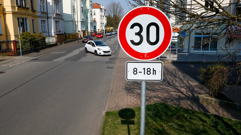 Auf der Christian-Keimann-Straße muss seit September 2019 auch das Tempo reduziert werden.