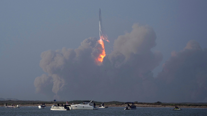 Das Raumschiff von SpaceX startet in Boca Chica, Texas.