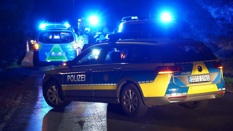 Die Polizei hat in Bautzen einen 20-Jährigen gestoppt, der um die 30 Autos an Erich-Weinert-Straße und Friedrich-Wolf-Straße demoliert hat.
