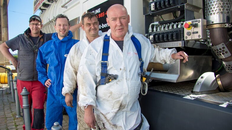 Die Kesselsdorfer Berndt-Truppe: die Techniker Mario Hahn und Frank Seidel, Geschäftsführer Mathias Berndt und Maschinist Maik Leonhardt (v.r.)