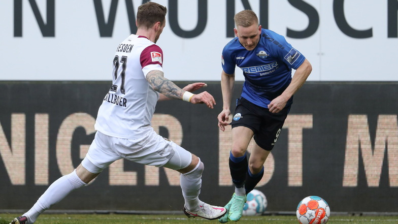 Häufig im Eins-gegen-Eins gebraucht: Abwehrchef Michael Sollbauer sichert für Dynamo den Zwischenstand von 0:0 ab.
