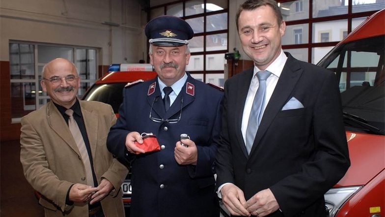 Oktober 2012: Die Zittauer Feuerwehr erhält zwei neue Einsatzfahrzeuge im Rahmen eines grenzüberschreitenden Projektes mit der Stadt Hradek.