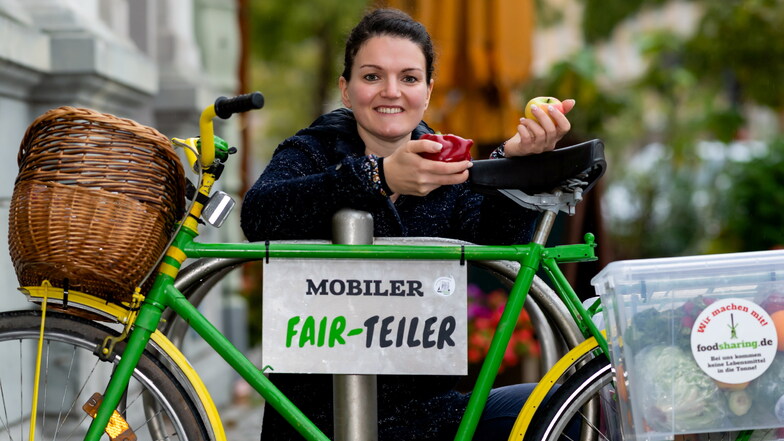 Christin Wegner vom Bautzener Foodsharing-Verein wollte gern dieses Fahrrad in Bautzen aufstellen, damit Leute darin ihre Lebensmittel teilen können. Nur: Das Okay von der Stadt gibt es dafür bislang nicht.