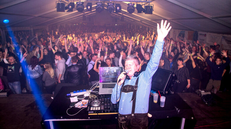. DJ BEAM sorgte am Samstag Abend für ordentlich Stimmung im großen Festzelt.   