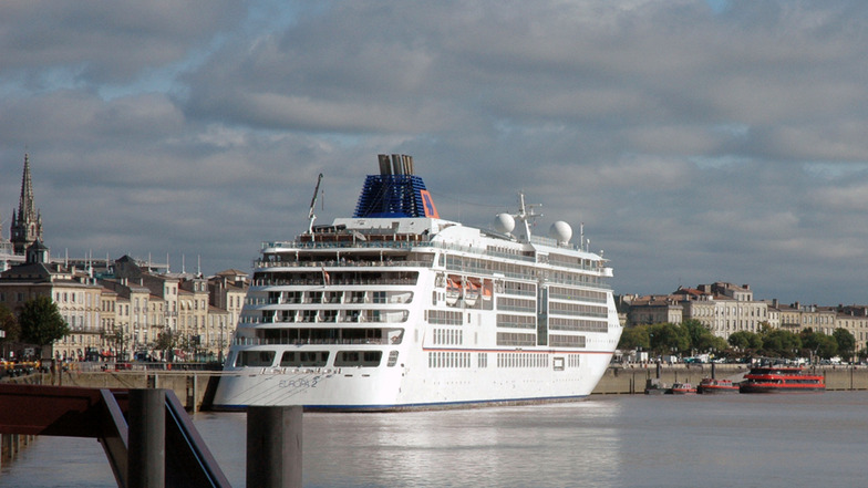 Die "Europa 2" in Bordeaux: Hapag-Lloyd Cruises setzt für seine Kreuzfahrtgäste die Maskenpflicht aus.