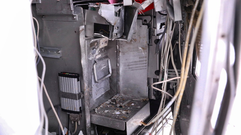 Der Fahrkartenautomat wurde bei der Sprengung zerstört.