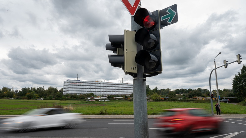 Der grüne Pfeil an der Kreuzung Schlesische-NIeskyer Straße in Görlitz - eine von vier Abbiegehilfen im Stadtgebiet.