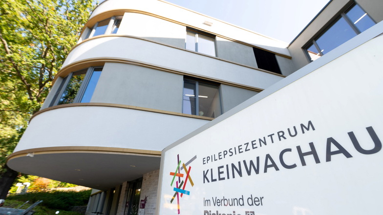 Die Förderschule des Epilepsiezentrums Kleinwachau befindet sich an der Wachauer Straße 30 in Radeberg.