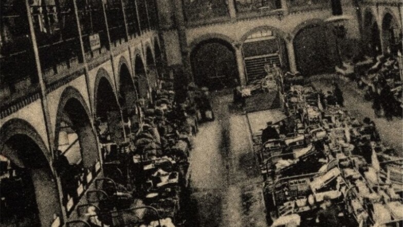 In der Halle herrschte reges Markttreiben, wie diese Postkarte um 1910 zeigt. Fotos: ,