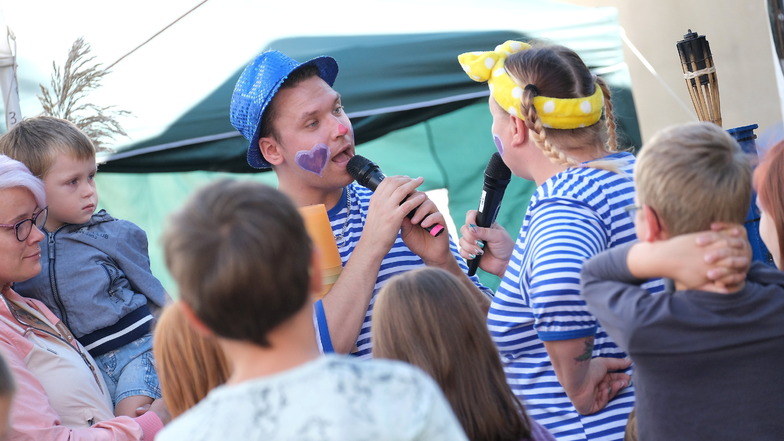 Die Clowns der Artistengruppe Carivo-Deluxe sorgten auf dem Hafenstraßenfest für zahlreiche Lacher.
