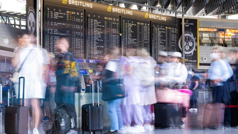 Debatte um Vorkasse bei Flügen: Verbraucherschützer für Runden Tisch
