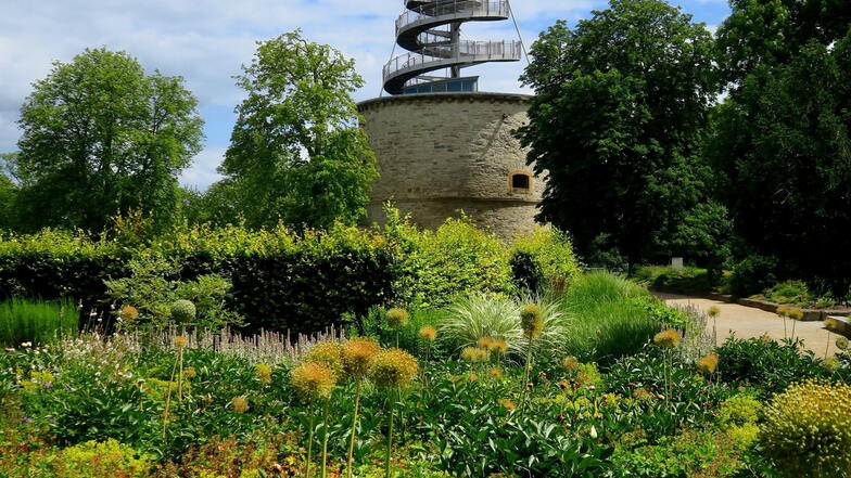 Einen ersten Überblick auf das Erfurter Garten- und Ausstellungs-Gelände (ega) erhalten BUGA-Besucher auf diesem Aussichtsturm.