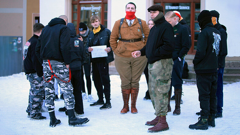 Nach Demo in Pirna: Polizei ermittelt gegen Uniformträger aus der rechten Szene