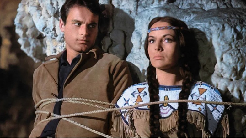 In „Winnetou II“ durfte Mario Girotti 1964 sogar die Häuptlingstochter Ribanna (Karin Dor) heiraten.