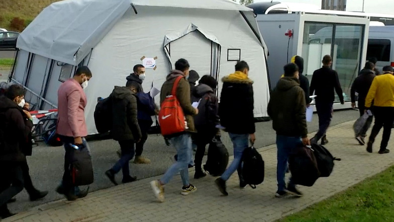 Am vergangenen Wochenende nahm die Bundespolizei allein in und um Görlitz 135 Frauen, Männer und Kinder in Gewahrsam. Viele riefen den Beamten das Wort Asyl zu.