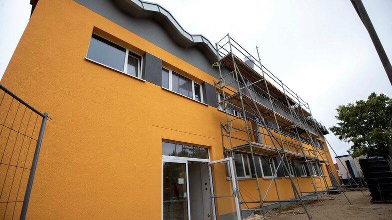 Die ehemalige Turnhalle von Grund- und Oberschule in Bannewitz wird zur Mensa umgebaut. Im Obergeschoss entstehen Unterrichtsräume.