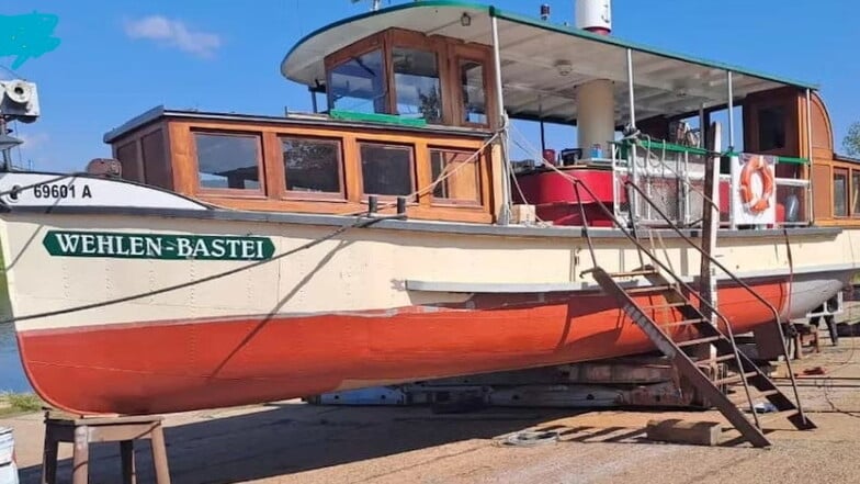 Das seltene Dampfboot Wehlen-Bastei liegt im Sportboothafen Meißen vor Anker.