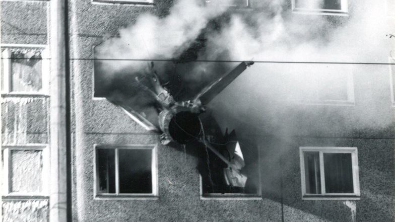 1975 stürzte eine MiG-21 der NVA in einen Cottbuser
Häuserblock. Sechs Menschen starben. Solche Unfälle wurden in der DDR verschwiegen, wenn das möglich war.