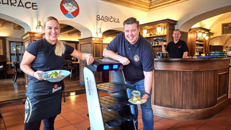 Pirnas Restaurant Babička bekommt Unterstützung von einem Roboter