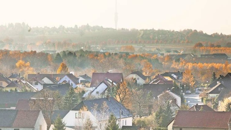 Liegt die Zukunft Ullersdorfs ein wenig im Nebel? Eine Initiative Dresdner Stadtratskandidaten will jedenfalls über eine Eingemeindung nach Dresden reden. Foto: Willem Darrelmann