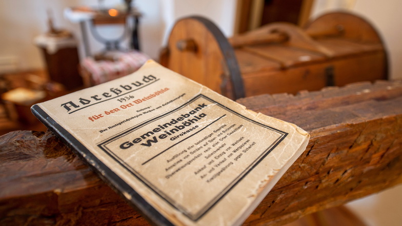 Das historische Adressbuch von Weinböhla von 1936 im Heimatmuseum der Gemeinde.