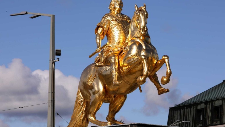 Der Goldene Reiter aus Barockzeiten gilt als eines der bekanntesten Denkmale in Dresden.