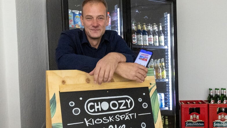 Das Handy ist das Wichtigste im "choozy"-Laden von  Daniel von Lühmann.