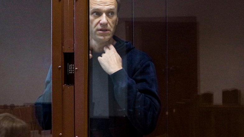 Der russische Oppositionsaktivist Alexej Nawalny erscheint zu einer Anhörung im Fall von Navalnys Diffamierung des Kriegsveteranen Artyomenko im Moskauer Bezirksgericht Babushkinsky.