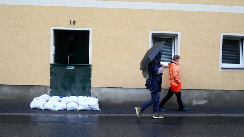 Schutzmaßnahmen auch in der Kirnitzschtalstraße in Bad Schandau.