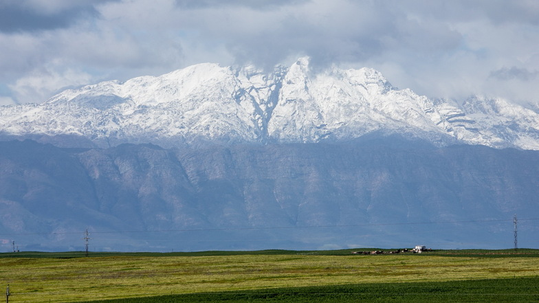 : Berge in der Provinz Western Cape sind mit Schnee bedeckt.