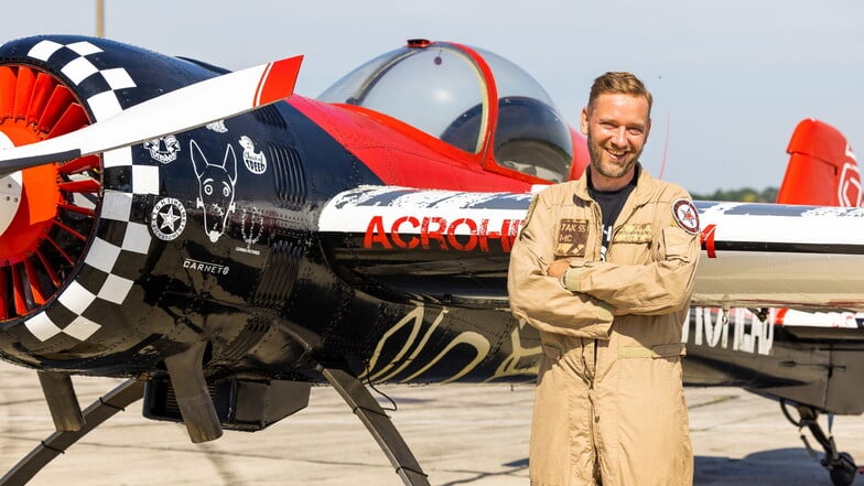 Tino Mommert ist Kunstflugpilot und zeigt bei den Bautzener Flugtagen eine Airshow. Zehn Jahre Übung stecken hinter der spektakulären Choreografie am Himmel.