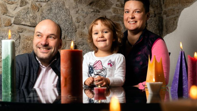 Kerzen gehören zur Weihnachtszeit wie Plätzchen und Heimlichkeiten. Die Kerzen, die Martina Jandová und Jörg Klinnert herstellen, sind nicht nur schön, sondern auch nachhaltig.