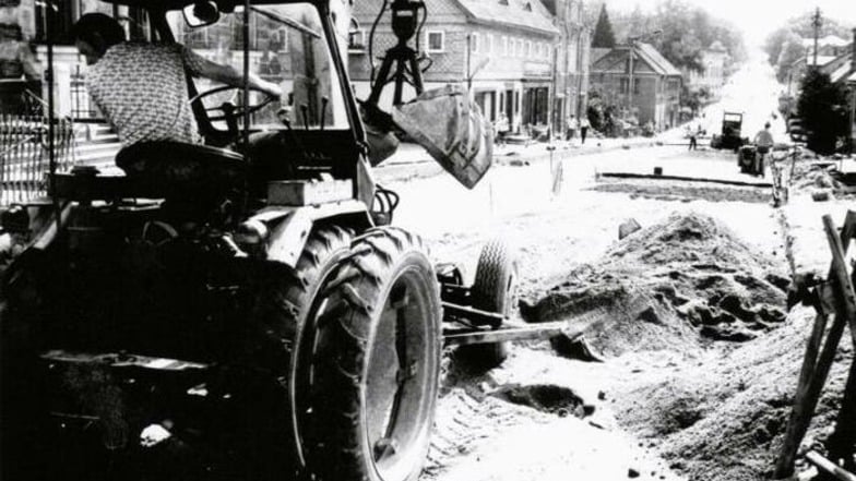 Im August 1985 wurde die Hauptstraße auch an der Postkreuzung grundhaft instandgesetzt. Ende 1986 war das Bauvorhaben abgeschlossen.