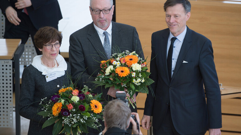 Matthias Grünberg (Mitte), hier bei seiner Wiederwahl als berufsrichterliches Mitglied des Verfassungsgerichtes im Jahr 2016, ist neuer Präsident des Verfassungsgerichtshofs Sachsen.