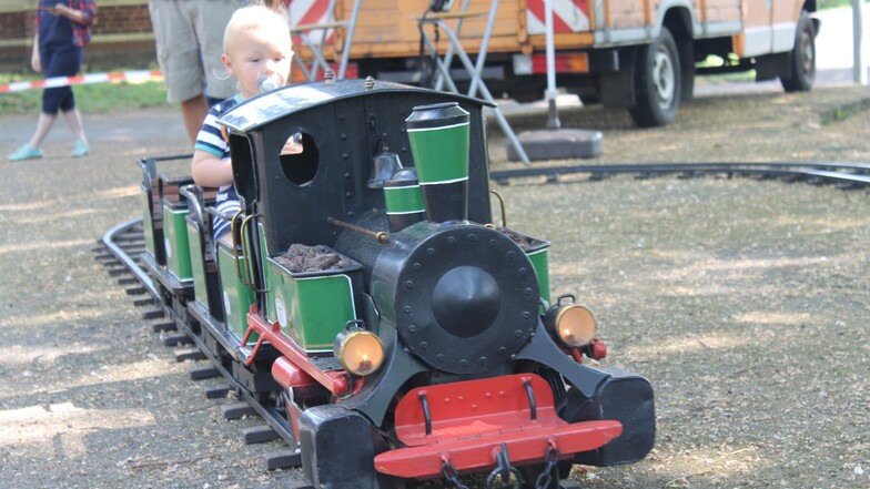 Eisenbahnfahren für die kleinen Besucher