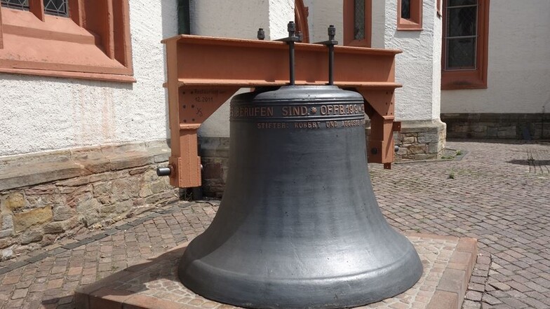 Die Glocke aus Stahlhartguss waren 1921 gestiftet worden. 2012 wurde sie gegen eine Bronzeglocke getauscht.