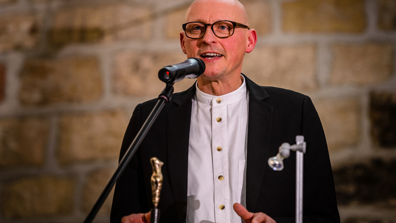 Jörg Bernig bei seiner Rede anlässlich seiner Auszeichnung zum Kunstpreisträger der Stadt Radebeul am 12. Oktober 2013.