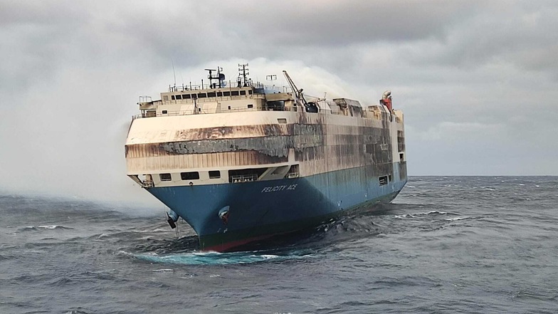 Brand eines Frachters auf Atlantik: Ruf nach besseren Löschanlagen